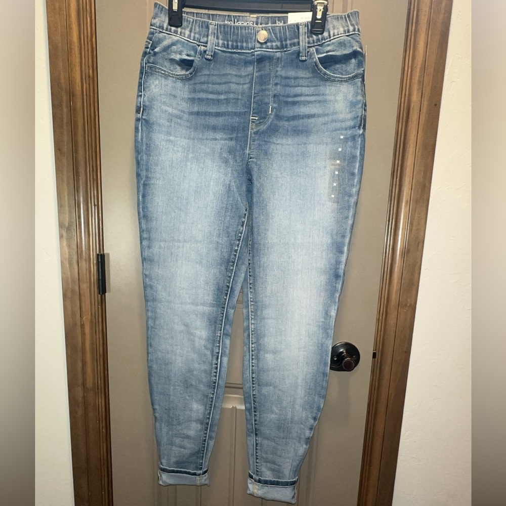 NEW! Maurices Super High Rise Jeggings Size Medium